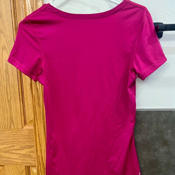 Women's Nike Pro V Neck Short Sleeve T - Shirt Dri Fit Size Medium Magenta - Picture 4 of 5